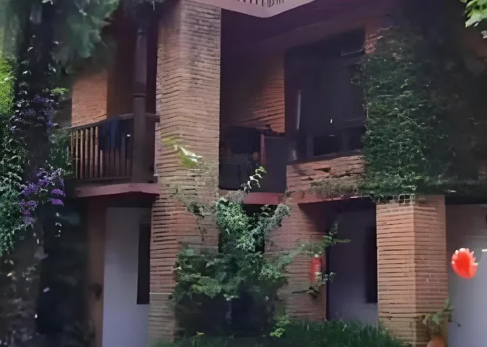 Vajra Hotel 2*