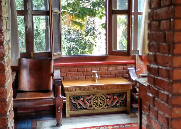Vajra Hotel 2*