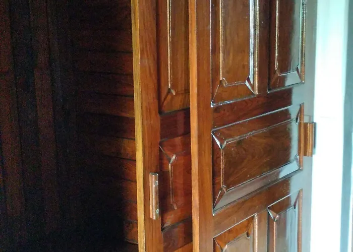 Hotel Vajra 2*