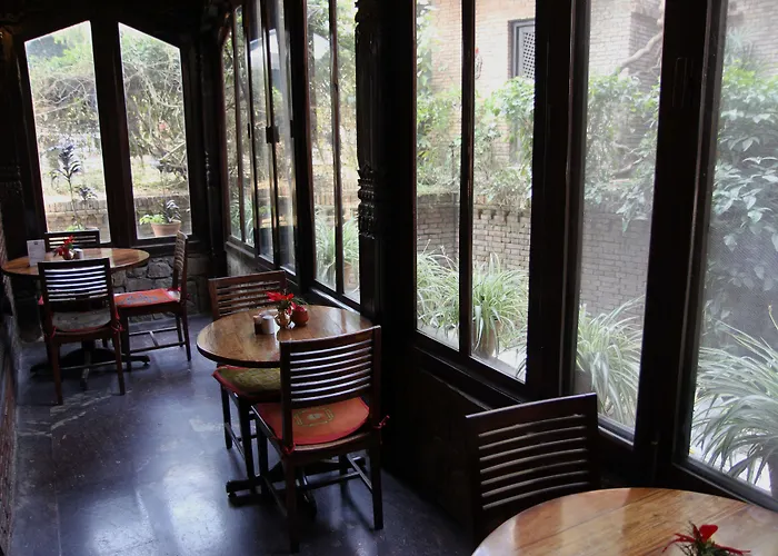 Vajra Hotel 2*