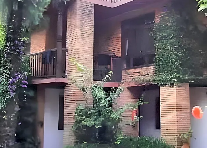 Vajra Hotel 2*